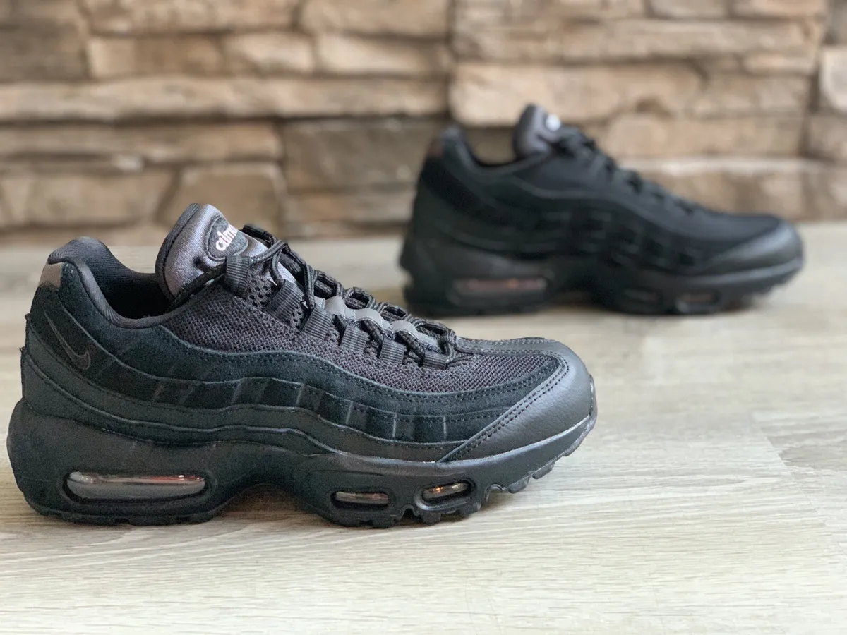 Nike Air Max 95 Essential Triple Black AT9865-001 Men's Size 6 Women’s Size  7.5