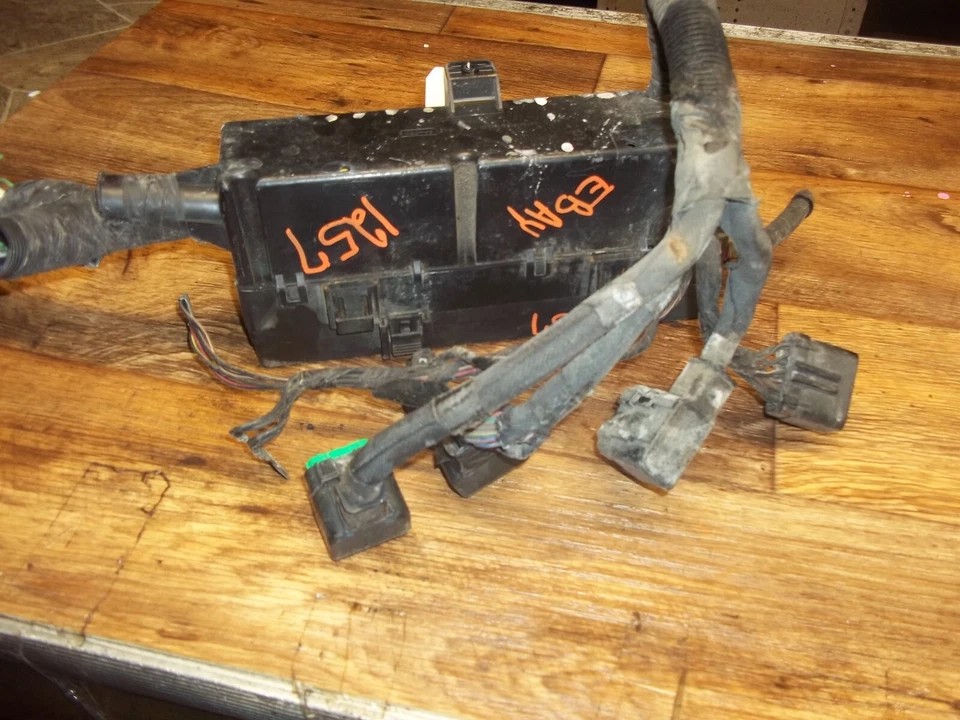 2000-2004 CONCORD 300M INTREPID LHS Engine Fuse Relay Box Block Assembly OEM - Image 2 of 4