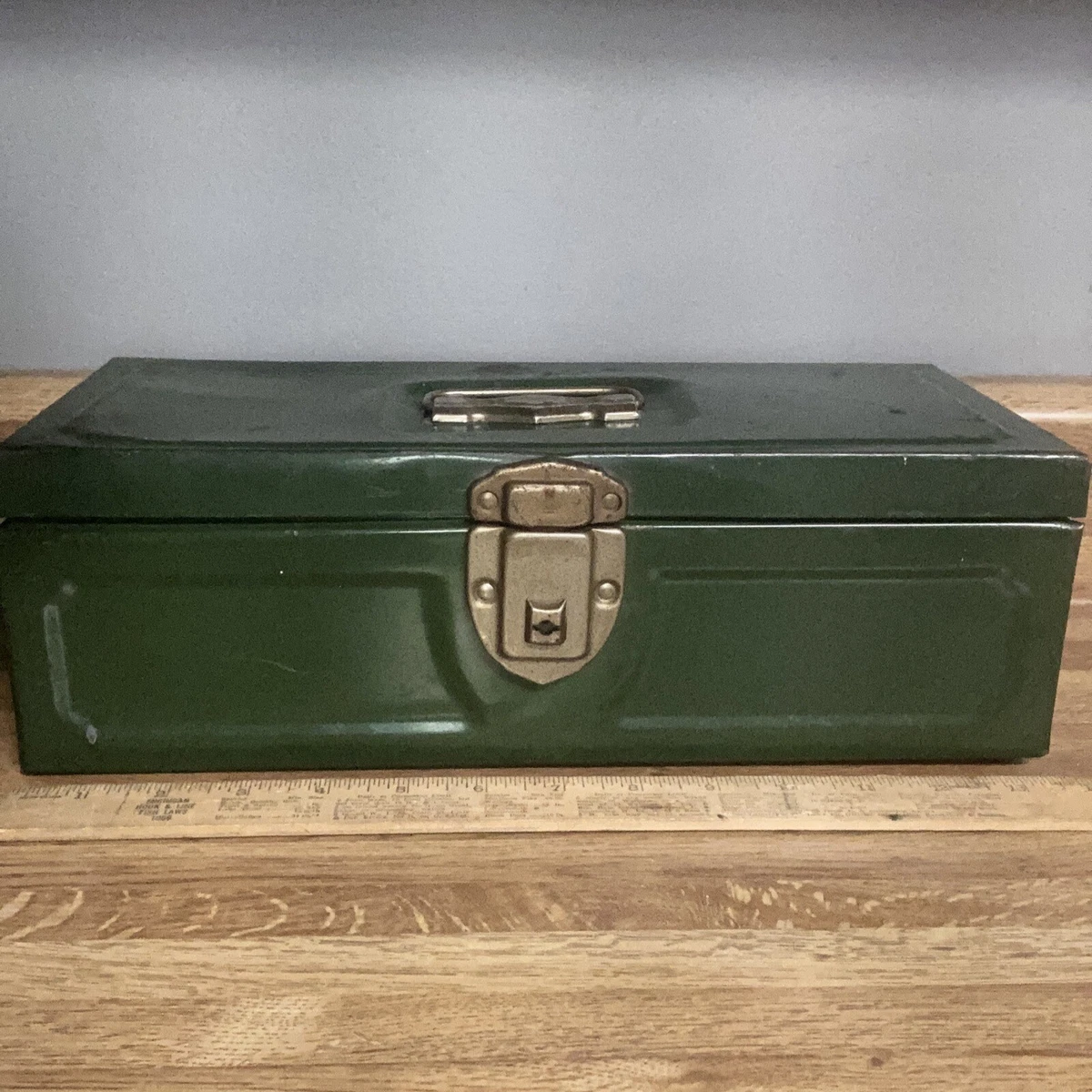 Vintage Master Metal Green Small Tool Box Tackle Box Niagara WITH KEY  INCREDIBLE