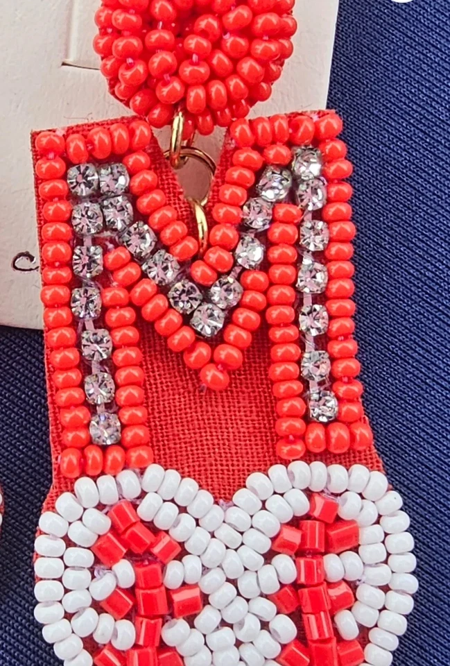 "Pendientes perforados BÉISBOL MAMÁ semillas cuentas y diamantes de imitación rojo y blanco 3,5""x 1,2"" nuevos con etiquetas" Foto 3 de 4