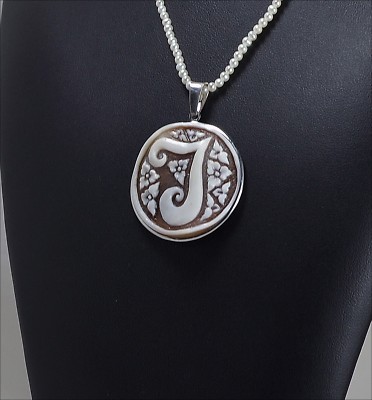 COLLANA DI PERLE E CIONDOLO IN ARGENTO 925 E CAMMEO INIZIALE