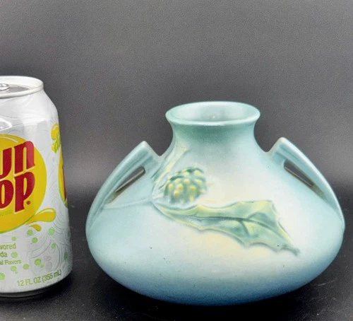 Roseville Thornapple Blue #808-4” Squat Vase In Excellent Mint Condition.