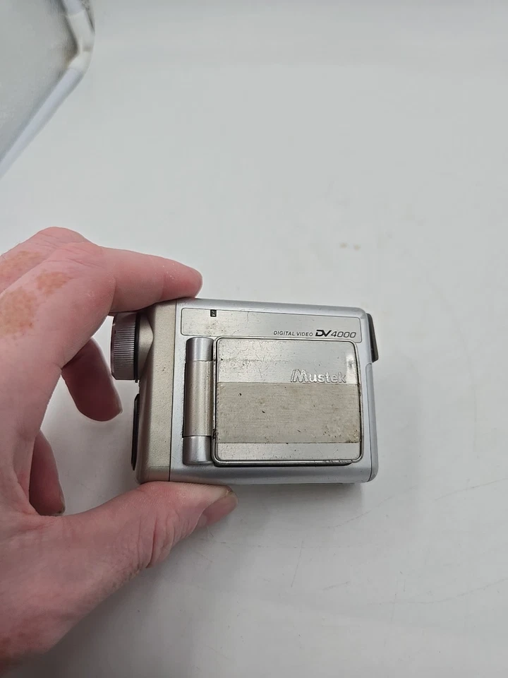 Mustek DV-4000 Handheld MPEG4 Camcorder For Parts And Repair  - Image 3 of 4