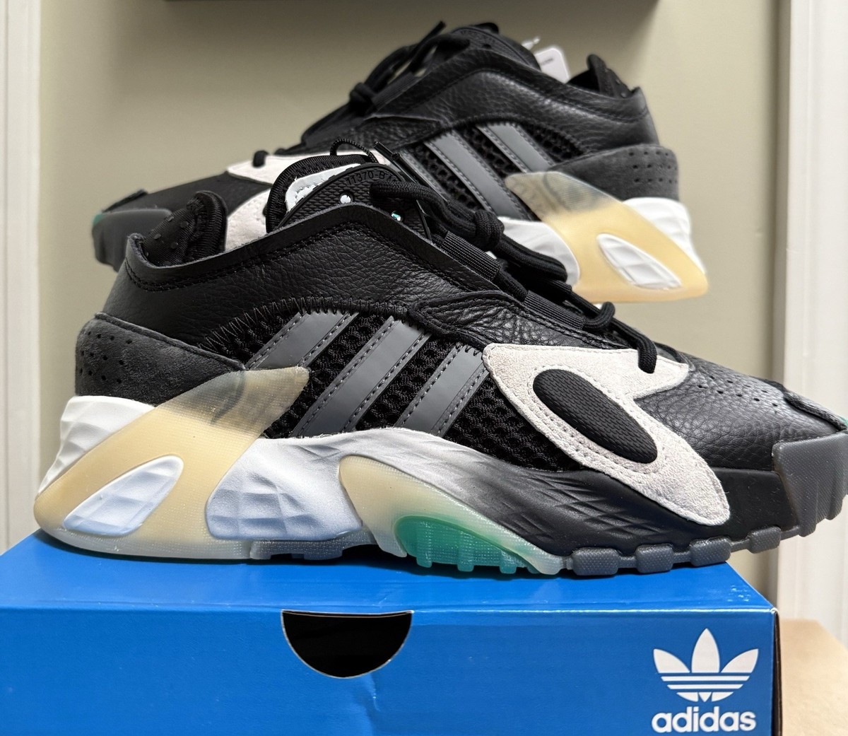  STREETBALL 08 シューズ US10 Adidas Streetball Hi Res Men's Size 5 Black /White Shoes EE4968
