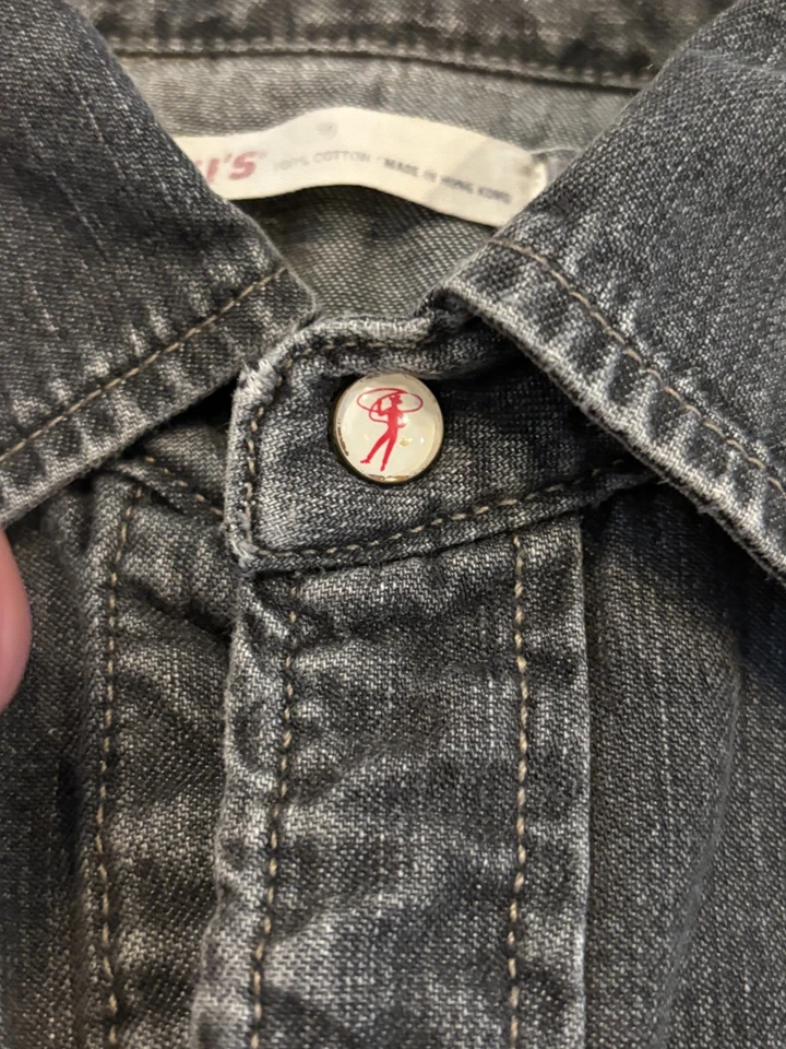 Camisa de mezclilla Levis de colección para hombre M negra perla a presión jean occidental vaquero diente de sierra rodeo Foto 2 de 4