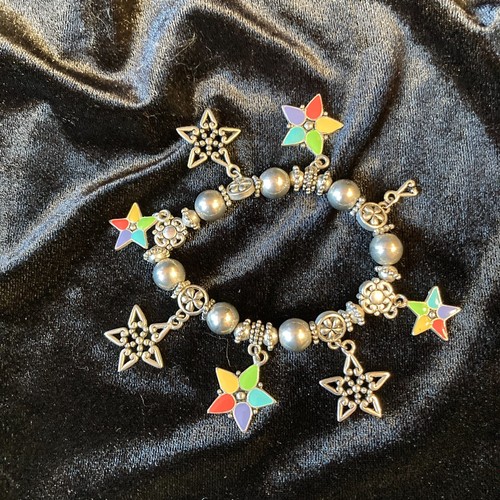 Star Charms Bracelet Beaded Silver Tone Enameled Unbranded Beaded Whimsical VTG - Picture 2 of 8