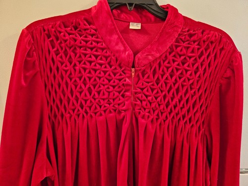 LADIES LONG RED BATHROBE, with Pretty Shirring Zip Front -Size 2X - Picture 2 of 9