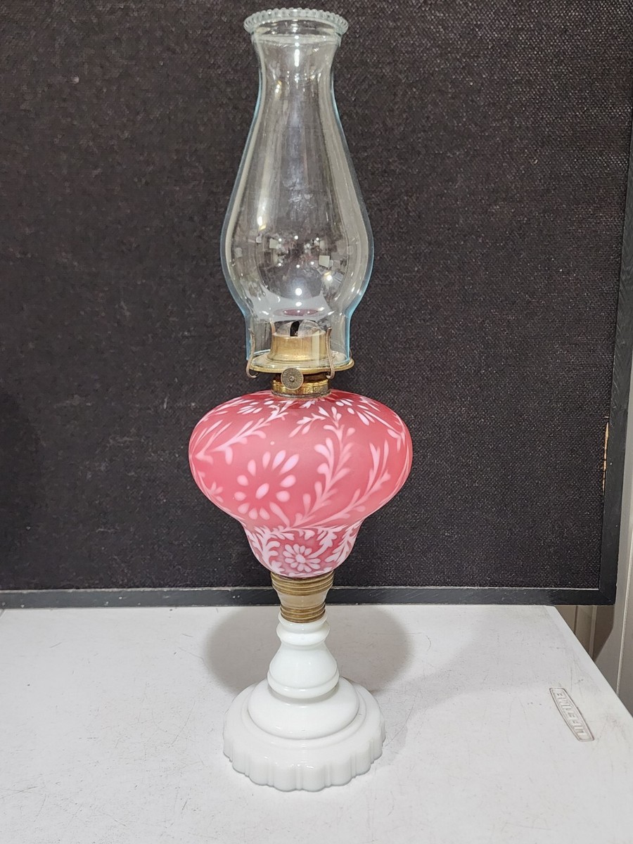 Fenton-L.G.WRIGHT CRANBERRY Frosted FERN AND DAISY OIL LAMP Milk