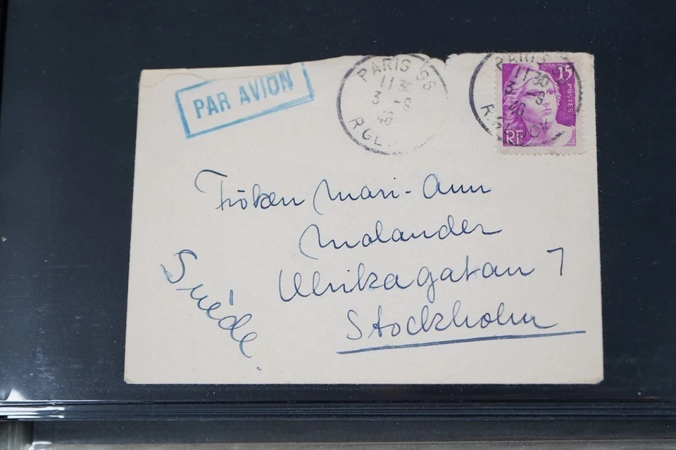 COLECCIÓN FRANCIA DE 925+ SELLOS Y 40 PORTADAS ALMACENADAS EN TIMBRES ROJOS ÁLBUM Foto 3 de 4