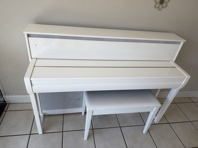 Yamaha Clavinova CLP-685PWH Digital Piano White 88-Key w/ Bench & Pedal 2018