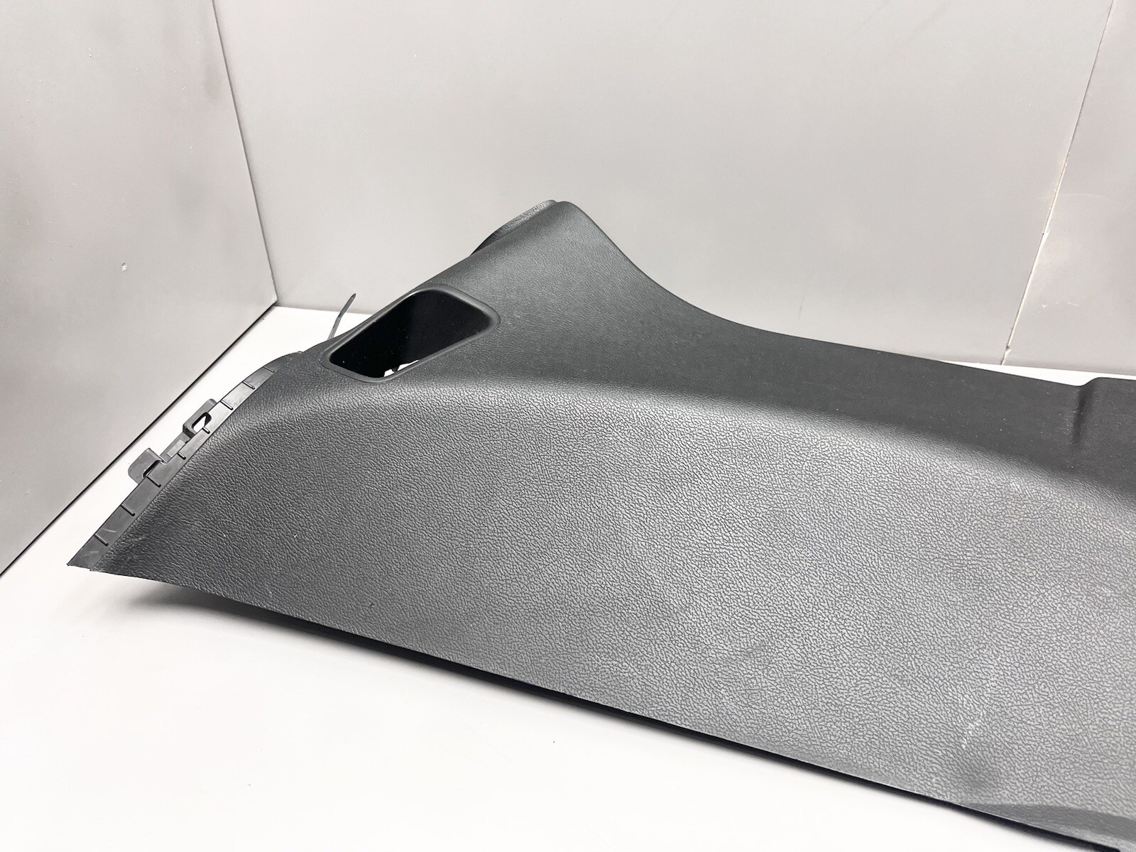 ⭐️2017-2020 MASERATI LEVANTE REAR LEFT C PILLAR LOWER QUARTER TRIM COVER PANEL