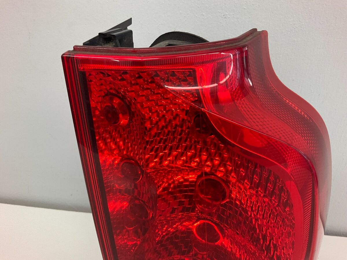05-07 Volvo V70 XC70 Right Rear Lower Tail Light Assembly 05-07 Volvo V70 XC70 Right Rear Lower Tail Light Assembly