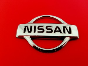 00 01 02 03 Nissan Sentra Insignia Emblema De Tapa De Puerta