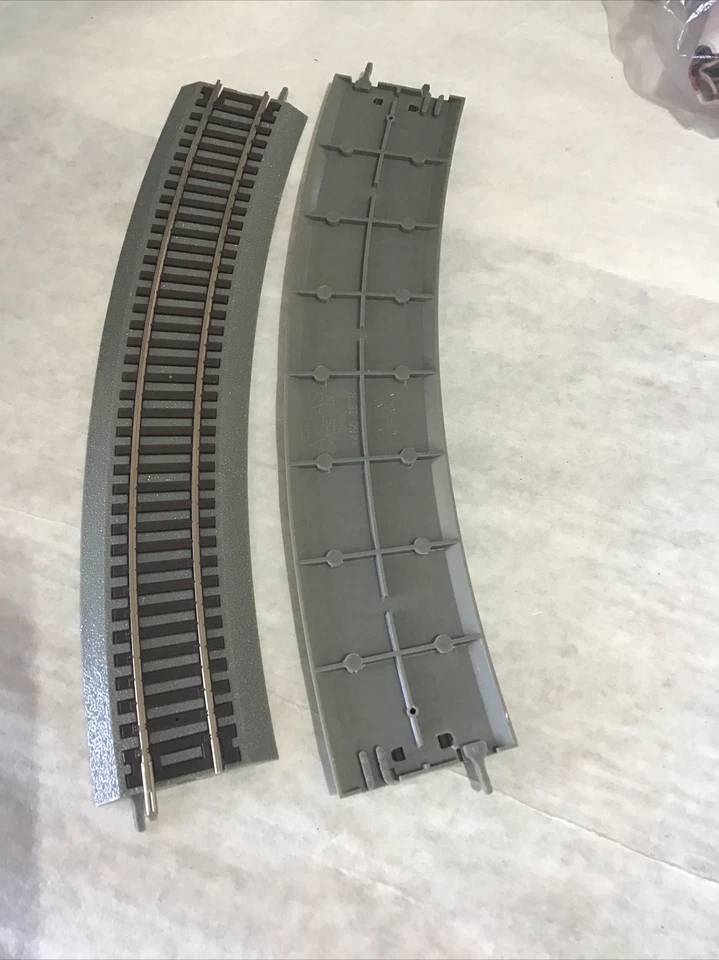 16-ATLAS Code 83 True Track 18 Radius CURVED TRACK Gray Roadbed Brown Ties - Image 2 of 4