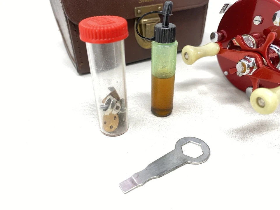 Abu Ambassadeur 5000 Reel 3 Screw Reel 718378 W/ Case & Parts EXCELLENT Cond.! - Image 2 of 4