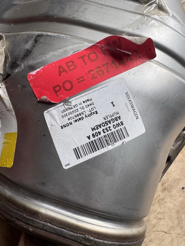 Silenciador de escape trasero original Audi A4 Avant S4 Quattro 8w20253409  Foto 3 de 4