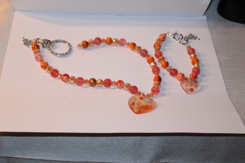 Emerald Empire Handmade Coral Orange heart and flower glass bead set RESIN - Picture 2 of 3
