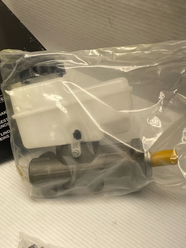 MCA390462 Brake Master Cylinder xref. # M390462 fits 1998 Acura Integra - Image 3 of 4