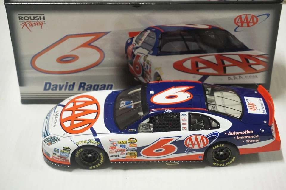 Carro de metal fundido 1/24 David Ragan #6 AAA 2007 Ford Fusion Action NASCAR - ANO DE NOVATO - Imagem 2 de 4