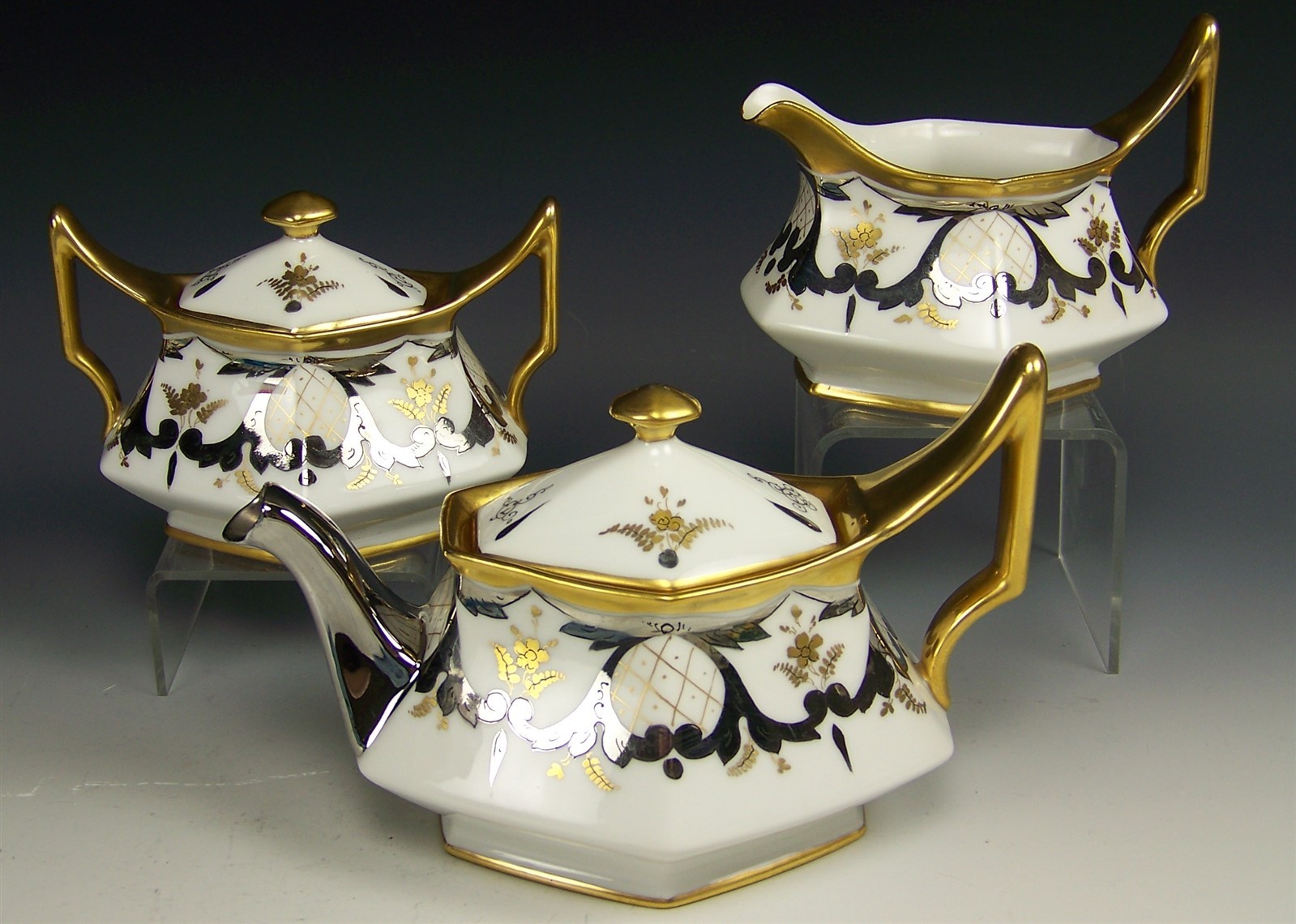 STOUFFER LIMOGES PLATINUM SCROLLS WITH GOLD LATTICE TEA SET ARTIST