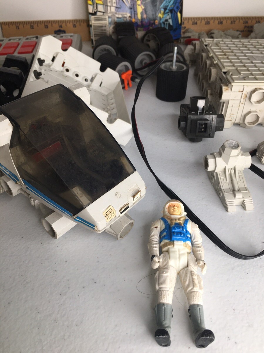 1985 ROBOTIX Series R-2000 Milton Bradley ARGUS Robot Building Set