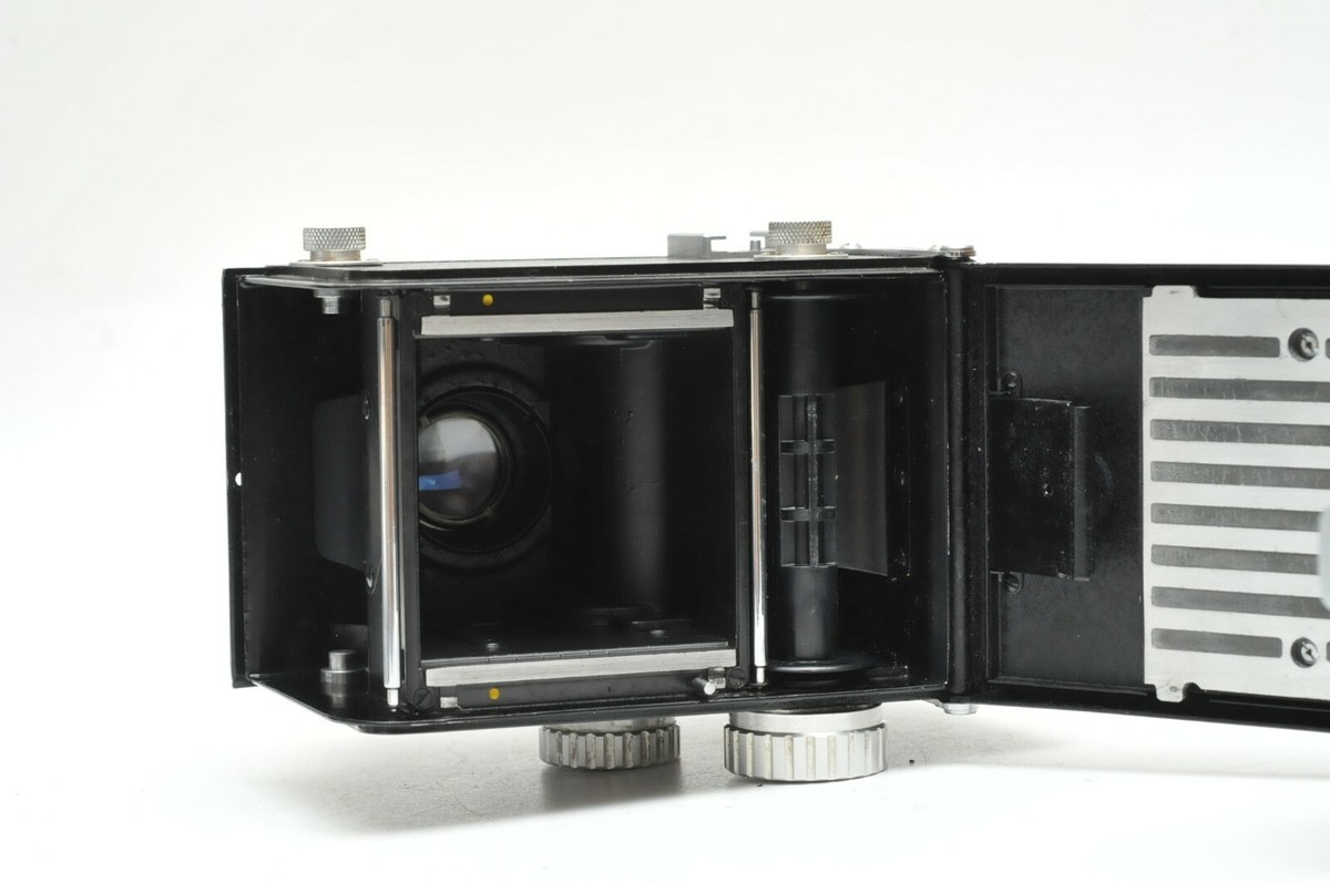 Mamiya Mamiyaflex TLR Camera with 7.5cm (75mm) f/3.5 Mamiya Mamiyaflex TLR Camera with 7.5cm (75mm) f/3.5