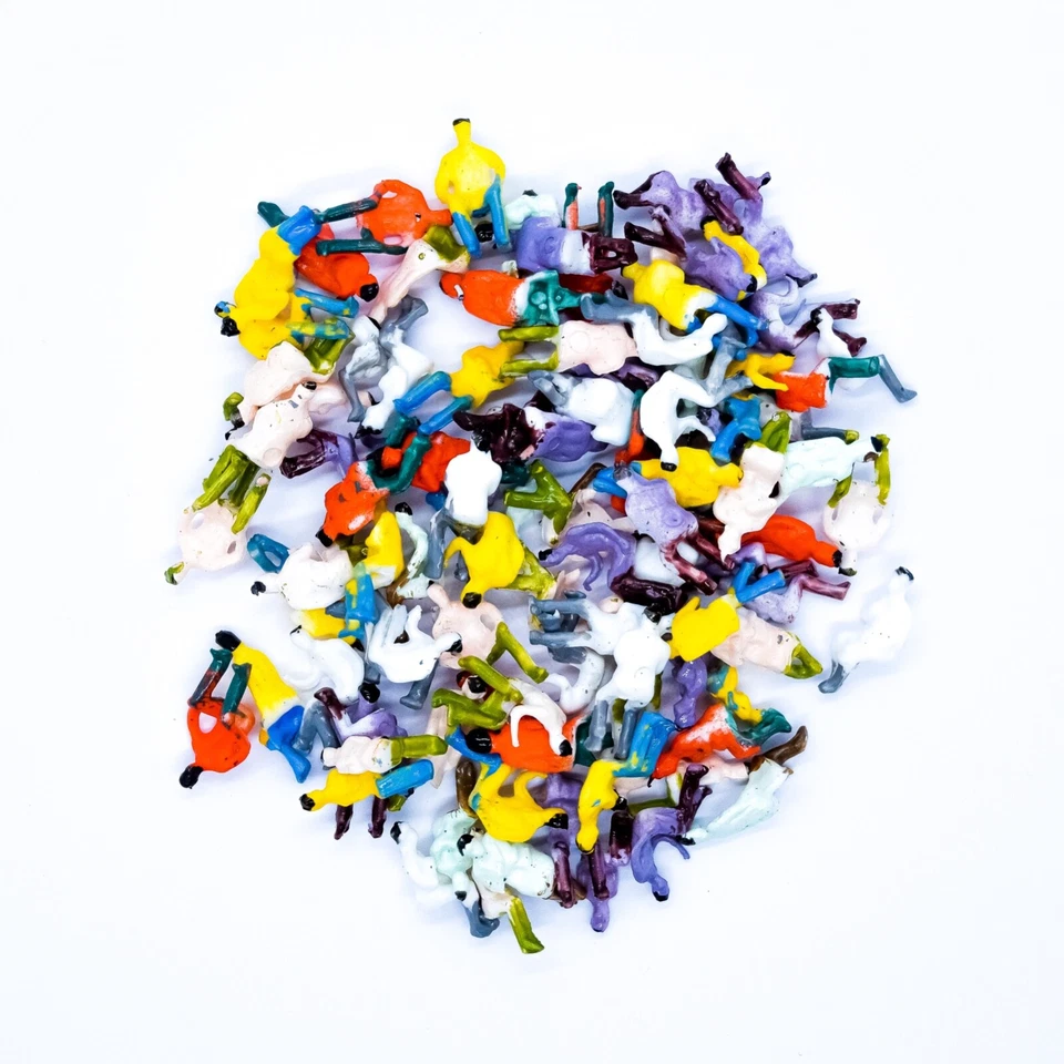 UK 100x Sitting Figures Passengers for inside train/car/bus - for Hornby OO HO - Image 3 of 4