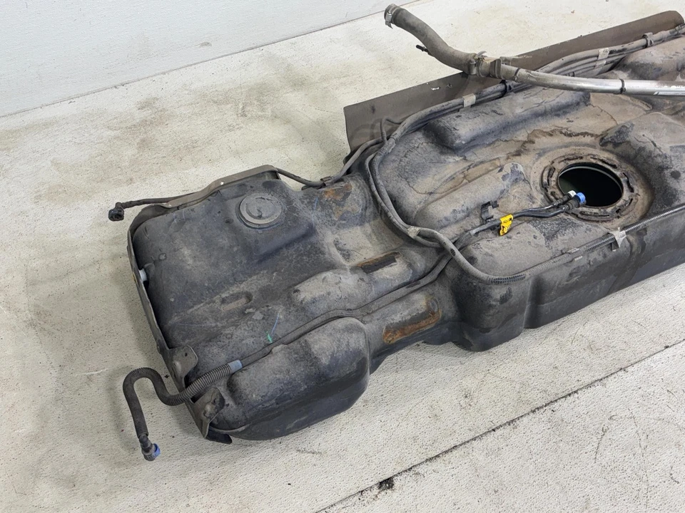 2017-2020 Gmc Yukon Xl 1500 Fuel Tank Reservoir & Filler Neck Pipe Oem - Image 2 of 4