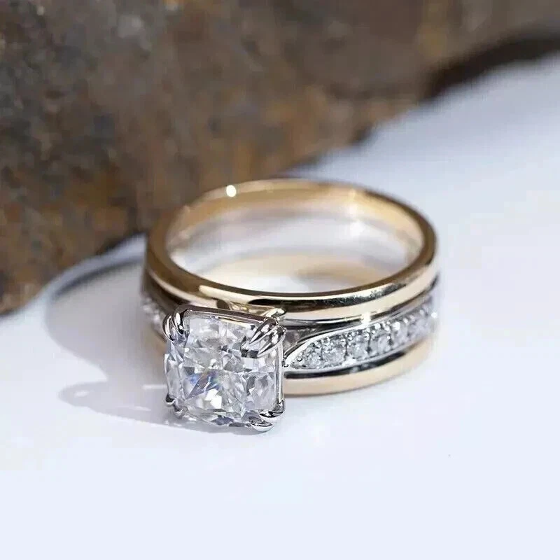 Anillo de compromiso para mujer de diamantes creados en laboratorio de corte cojín de 3 quilates enchapado en dos tonos de 14 k Foto 2 de 4