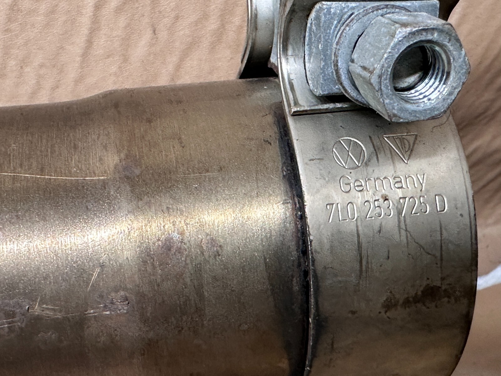 MINT! 2021 - 2024 ASTON MARTIN DBX EXHAUST MUFFLER CENTER Dual MY83-5220-AE OEM