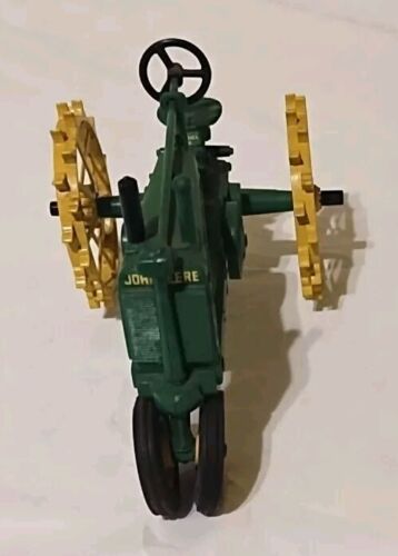 Ertl John Deere Model G 1937 Tractor Diecast Steel W/ Pointed Wheels 1:16 Scale - Picture 2 of 6
