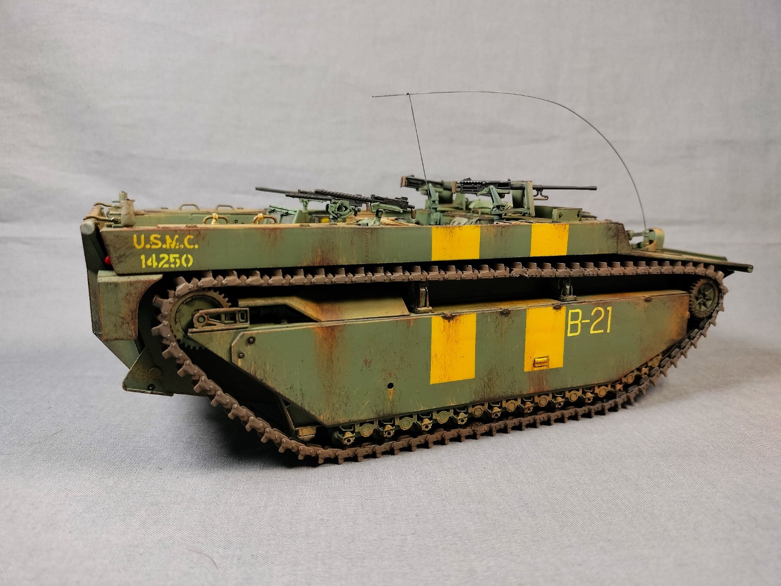 Pro-Built 1/35 WW2 US Marine LVT-4 with Jeep and equipment !!!!!!