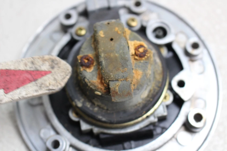 KAWASAKI NINJA ZX6 ZX-6 1998-1999 JUEGO DE LLAVES DE ENCENDIDO CON TAPA DE GAS Y BLOQUEO DE ASIENTO Foto 4 de 4