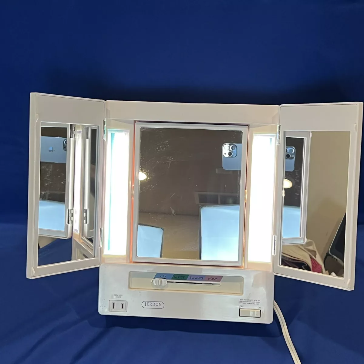 Jerdon magnifying mirror outlet