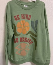    Desert Dreamer Women's Be Kind To Nature Graphic Sweatshirt - Green - Small