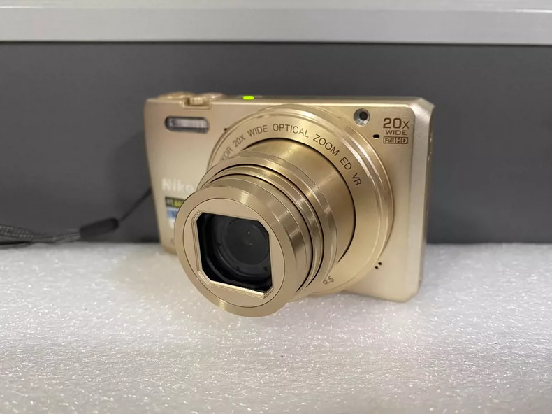 Nikon COOLPIX S7000 16.0MP 20x Digital Camera Operation Confirmed
