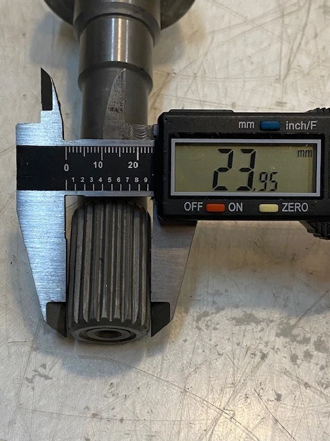 Engranaje de piñón Polaris 6-1/2" de largo 24 mm 22 spline 20 mm extremo 10 dientes eje de 22 mm Foto 3 de 4