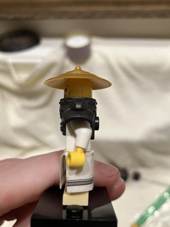 LEGO Minifigure Lot - Ninjago, Agent Lady, Fireman, Police - Image 3 of 4