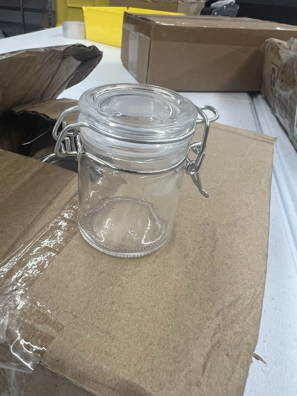 1.6oz Locking Jar