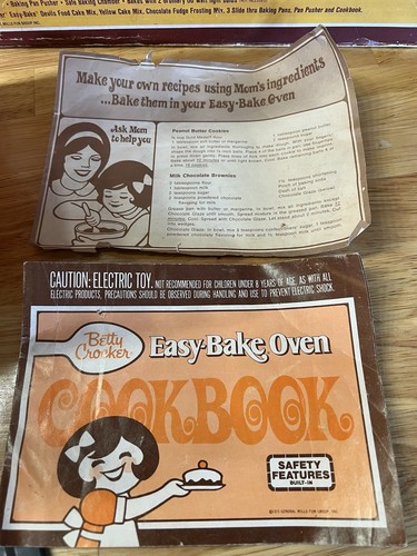 1973 Vintage Betty Crocker Easy-Bake Giocattolo Forno Rosso Accessori Libretti FUNZIONANTE - Foto 5 di 11