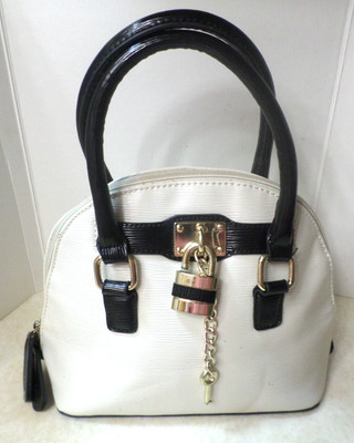 Apt. 9 Women s Purse W/Lock & Key