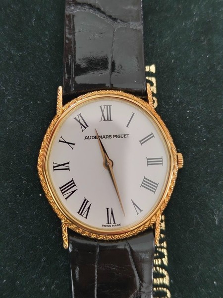 Audemars Piguet Ultra-Thin 18k Gold - Ref. 4301 BA - 1984 - Serviced by AP