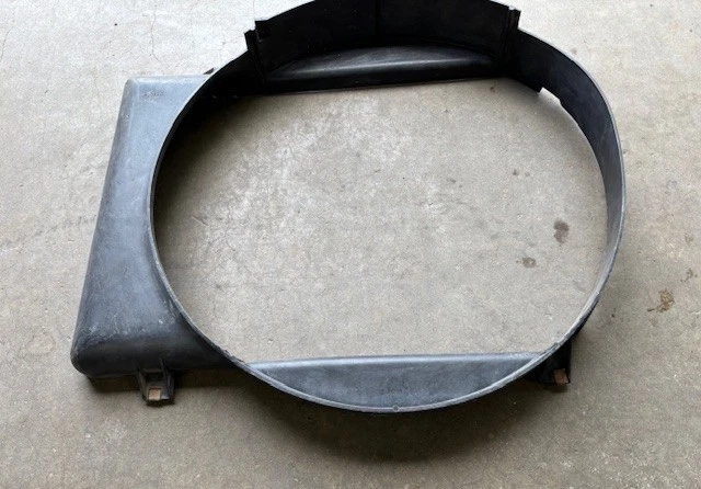 Oldsmobile Omega V8 1973-75 con cubierta de ventilador de radiador de aire acondicionado # 413398 Foto 3 de 4