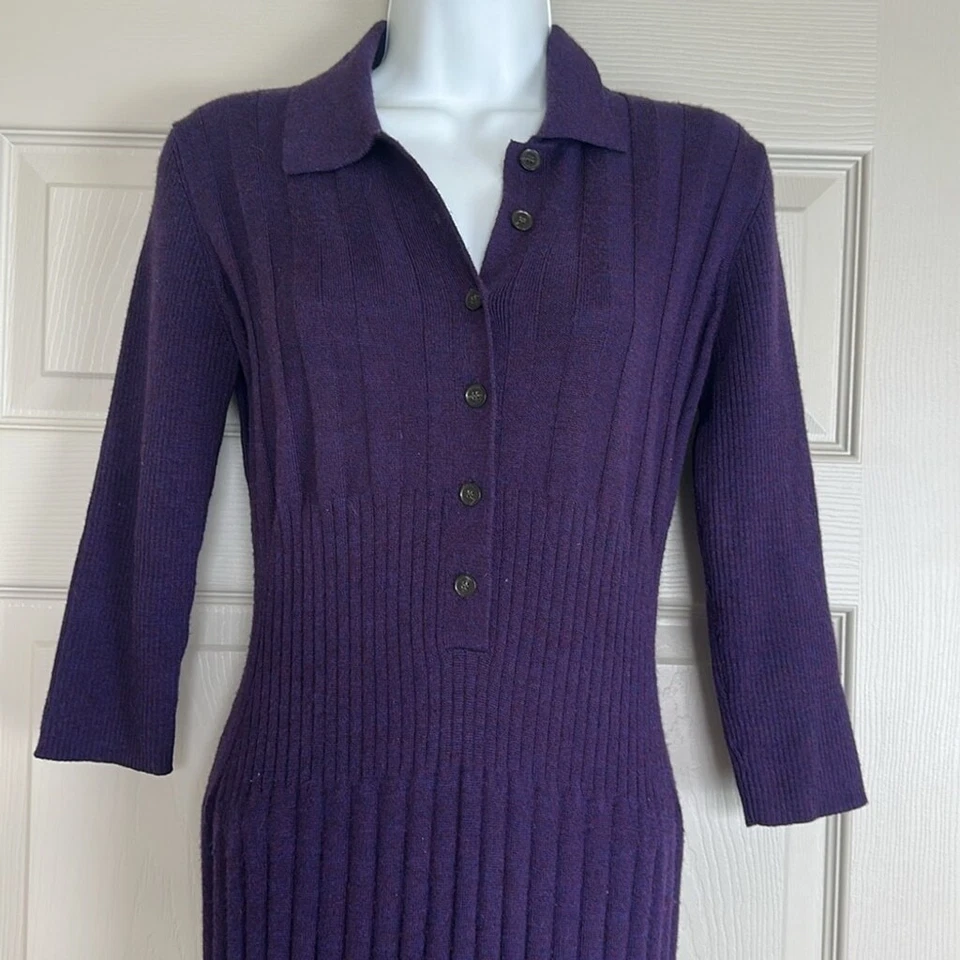 Vestido feminino Lacoste de lã com nervuras manga longa roxo escuro tamanho 36/EUA-XS - Imagem 2 de 4