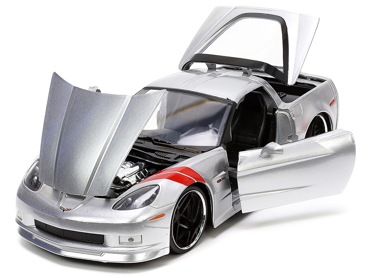 2006 CHEVROLET CORVETTE Z06 SILVER 1/24 DIECAST MODEL CAR BY JADA