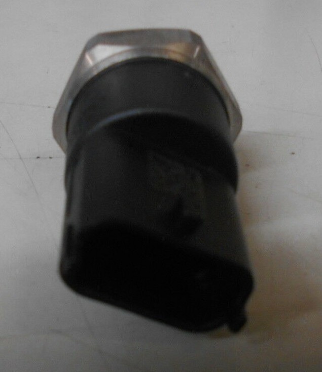 31272250 - Genuine Volvo Fuel Pressure Sensor: Fits Volvo S40, V40