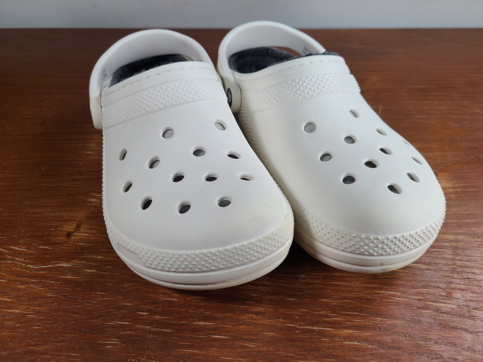 Crocs Classic Lined Clogs Slip On 203591 White Gray Mens Size 7 Women Size 9