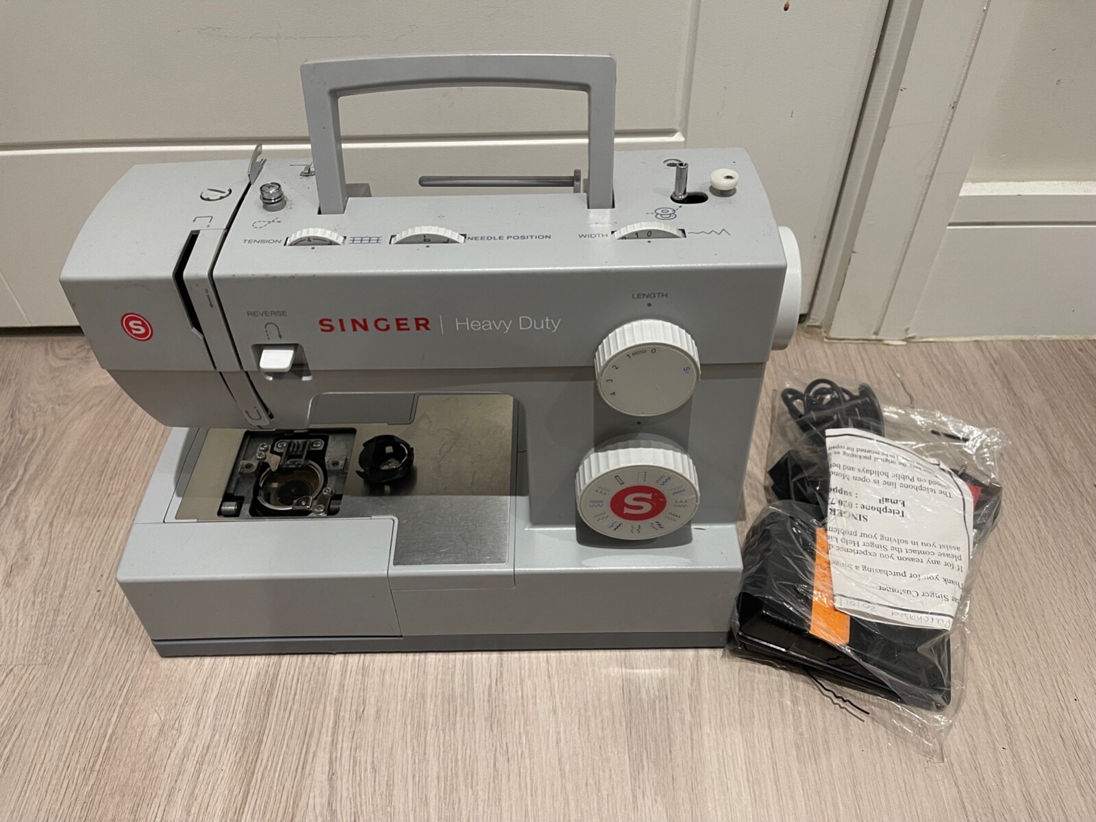 Singer 4423 4432 Heavy Duty Sewing Machine Grey Used For Spares