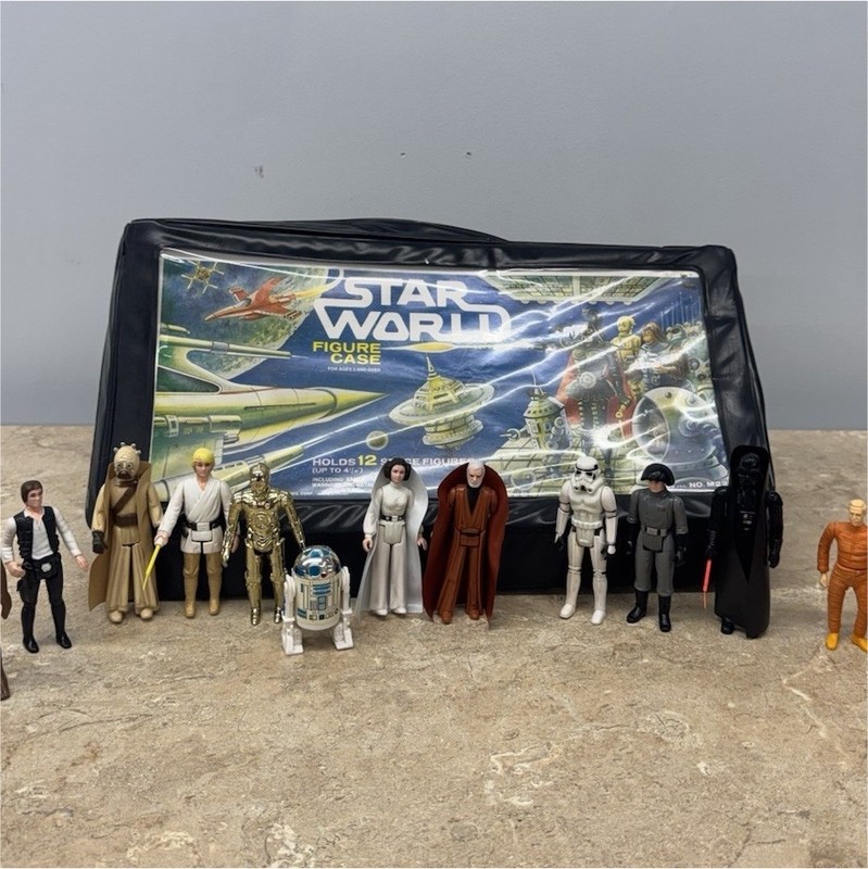 Star World Black Carrying Case Holds 12 Space Figures Up to 4.5in M22