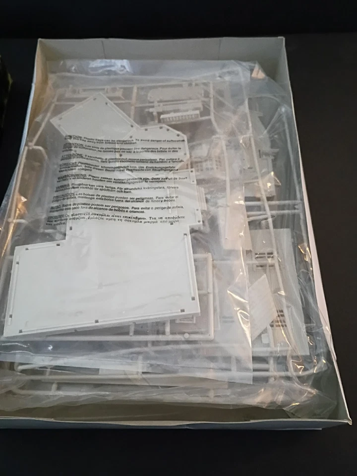 Kits de modelos The Munsters House at 1313 Mockingbird Lane Moebius nova escala HO - Imagem 3 de 4